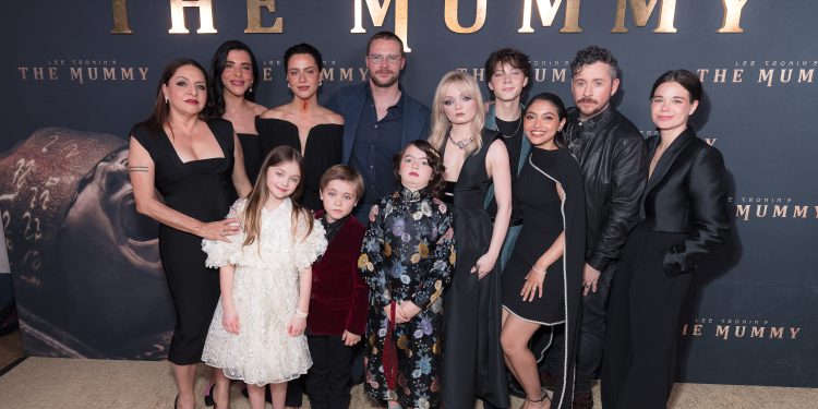 Cast of The Mummy Stun at World Premiere